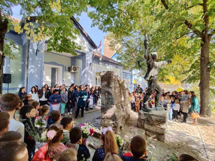 Aby sa nezabudlo na padlých spoluobčanov v druhej svetovej vojne (Foto: Obec Báč)