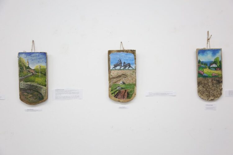 Namaľované obrazy na kameni