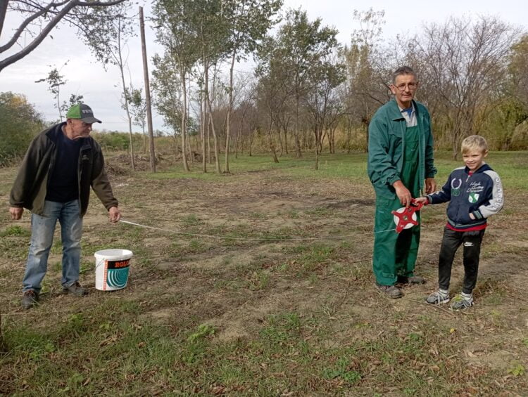 Označovanie priestoru na precízne sadenie stromíkov