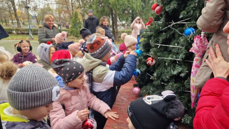 Ozdobovania sa zúčastnilo 220 prvákov z celej Obce Kovačica