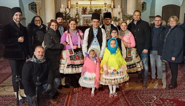 Koledníci, hudobníci a výrobný štáb (foto: z archívu Súdiovcov)