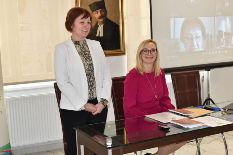 Z otvorenia konferencie: Anna Speváková a Milina Sklabinská