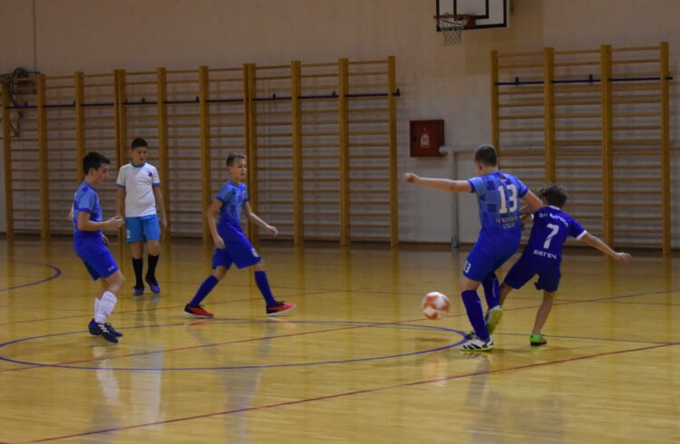 Pred finálovým zápasom si sily zmerali mladí Hložančania a Begečania