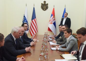 Beograd, 22. januara 2024. - Predsednica Vlade Republike Srbije Ana Brnabic sastala se sa efom Misije OEBS Janom Bratuom i ambasadorom SAD u Republici Srbiji Kristoferom Hilom.  FOTO TANJUG/ VLADA REPUBLIKE SRBIJE/ PEÐA VUCKOVIC/bs