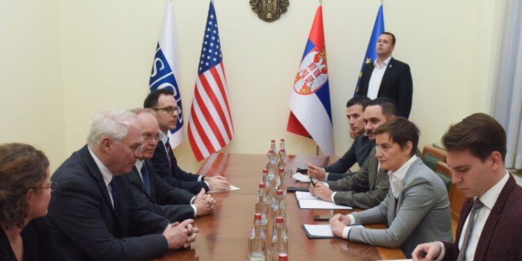 Beograd, 22. januara 2024. - Predsednica Vlade Republike Srbije Ana Brnabic sastala se sa efom Misije OEBS Janom Bratuom i ambasadorom SAD u Republici Srbiji Kristoferom Hilom.  FOTO TANJUG/ VLADA REPUBLIKE SRBIJE/ PEÐA VUCKOVIC/bs