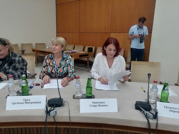 V Paláci Srbska pri podpisovaní zmluvy (foto: z archívu KPM Obce Stará Pazova)