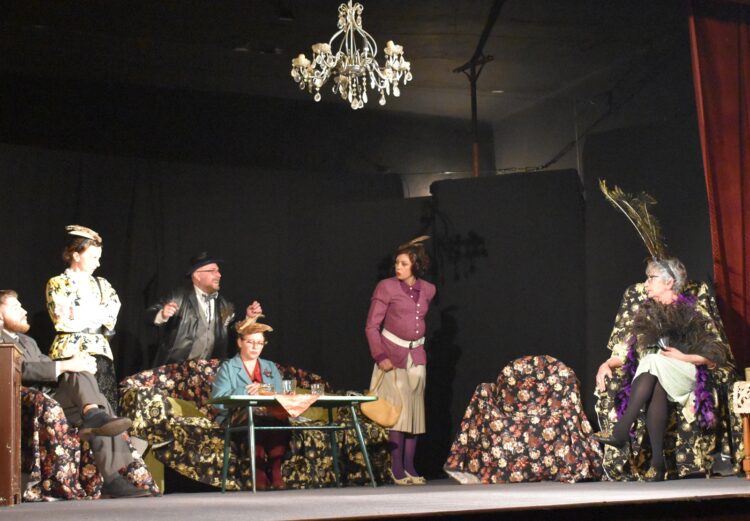 Keď sa žena dostane na výslnie, hneď sa hlásia bližší i ďalší príbuzní