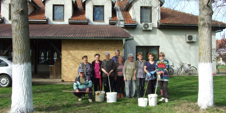 Účastníci akcie líčenia stromov v Kulpíne