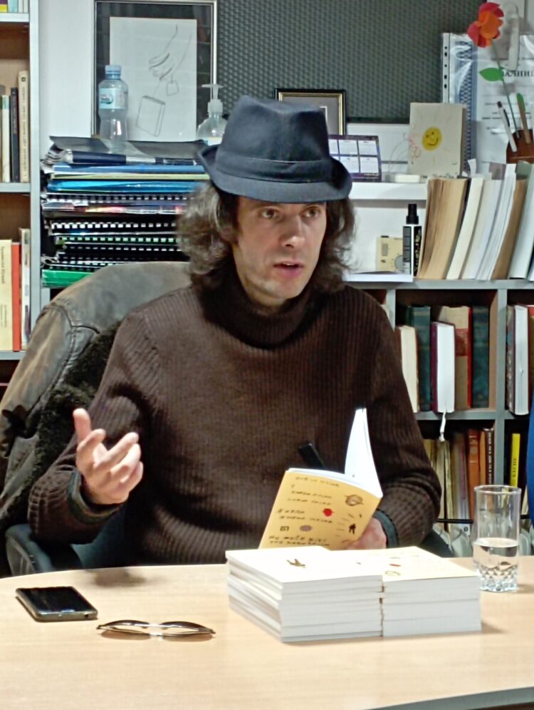 Živan Pujić počas prezentácie svojej zbierky básní v Kovačici