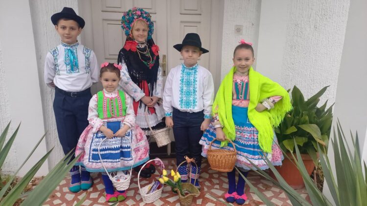 Paňičke v Starej Pazove