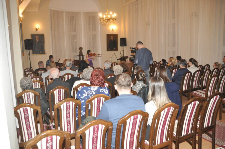 Sieňou sa rozliehali tóny skladateľov z doby romantizmu