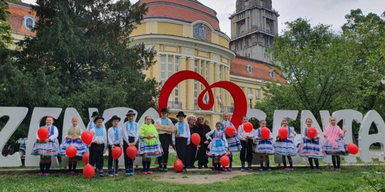 Spoločná fotografia na pamiatku (foto: Miroslava Vršková-Lakatošová)