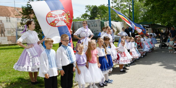 Ceremoniál vztýčenia vlajok