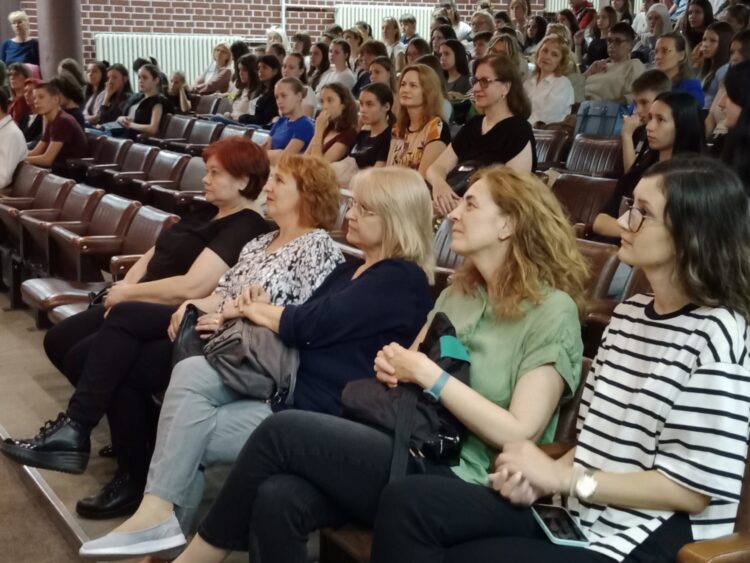 Členky OV republikovej súťaže zo srbského jazyka ako nematerinského jazyka