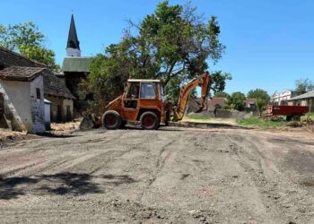 Prvá fáza úpravy parkoviska (Foto: z archívu Miestneho
spoločenstva v Erdevíku)