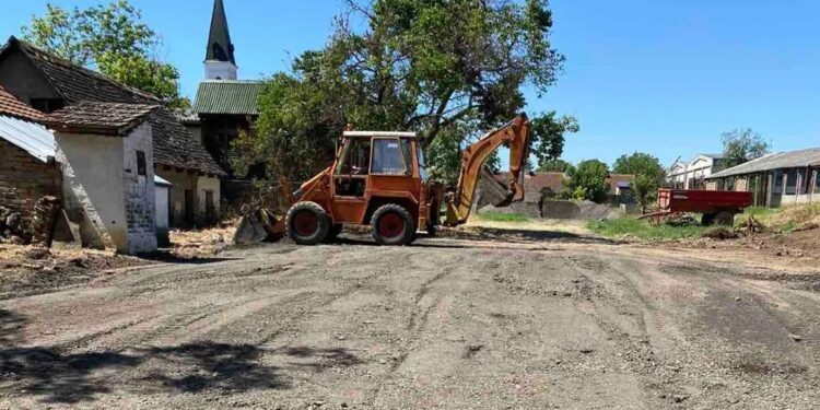 Prvá fáza úpravy parkoviska (Foto: z archívu Miestneho
spoločenstva v Erdevíku)