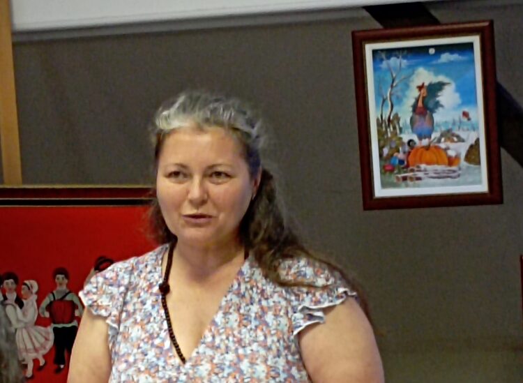 Andrea Salazarová počas prezentácie knihy v Galérii insitného umenia v Kovačici