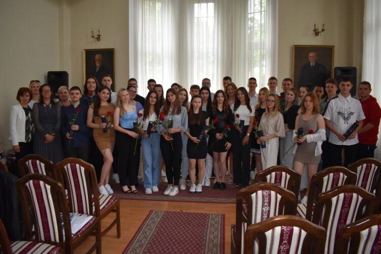 Maturanti petrovského gymnázia