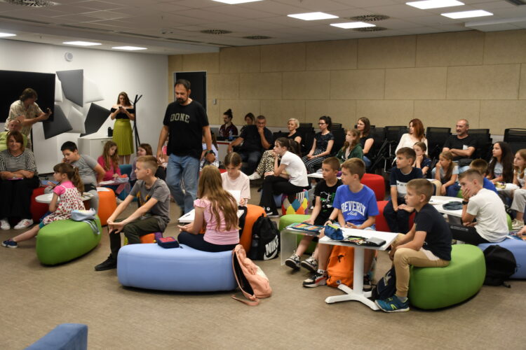 Deti zaujala rozhlasová hra