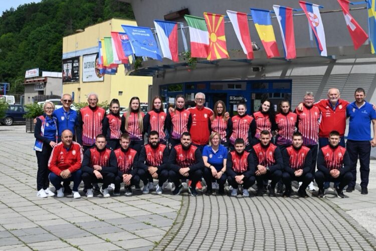 Členovia kolkárskej reprezentácie Srbska so selektormi (Foto: KK Slávia Kovačica)