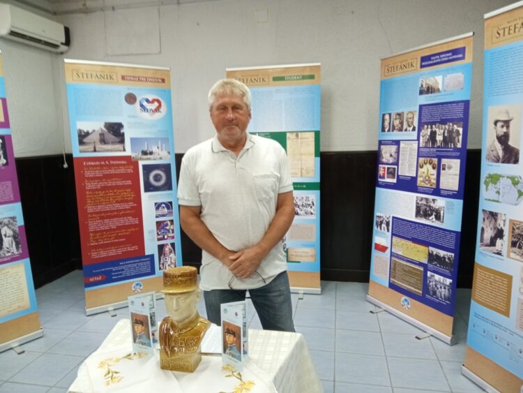 Ondrej Zahorec počas prednášky