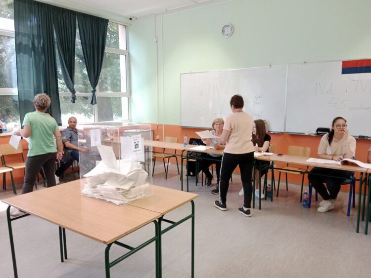 Záber z hlasovania v Starej Pazove