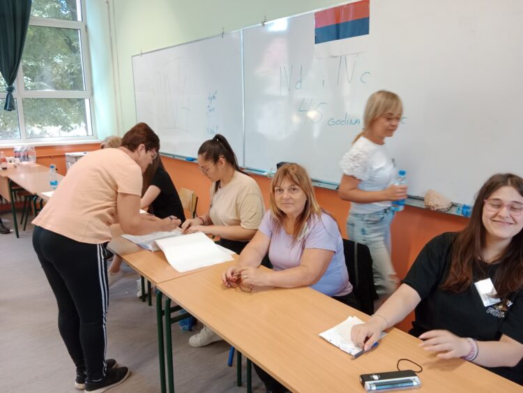 Z volebného miesta 36 v Starej Pazove