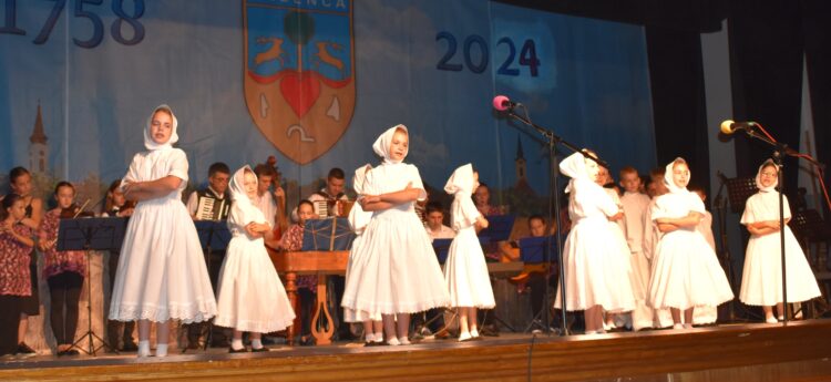 Na festivale Zlatá brána v Kysáči odmenení tanečníci DFS Pramienok