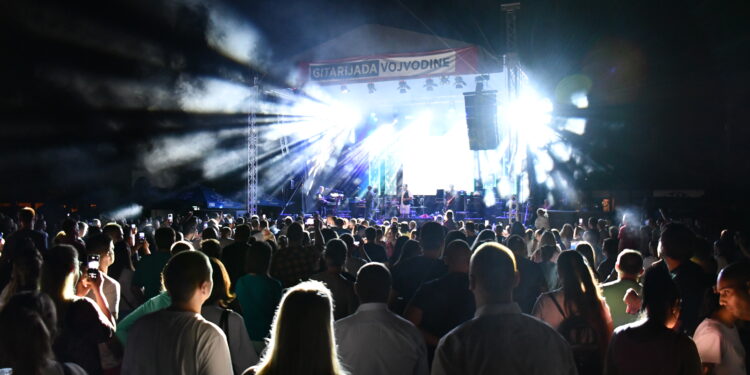 Záber z minuloročnej Gitariády Vojvodiny (foto: M. Pap)