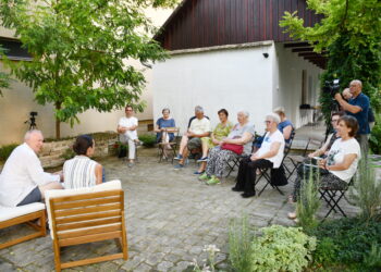 Prezentácia knihy o významných slovenských osobnostiach v Kanade, v Hložanoch