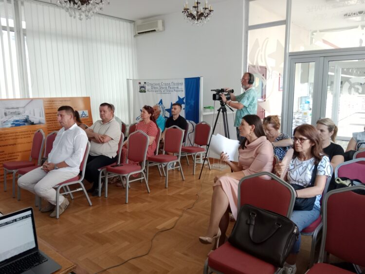 Záber z debaty v Starej Pazove