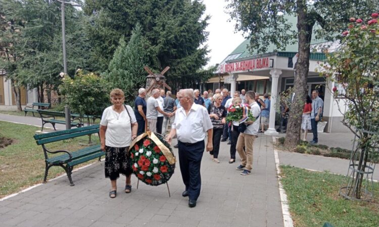Procesia v strede dediny