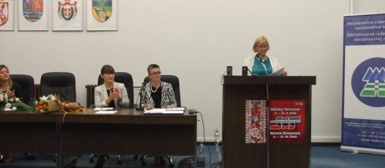 Z vlaňajšieho stretnutia Národnostnej rady slovenskej
národnostnej menšiny: príhovor predsedníčky Dušanky Petrákovej