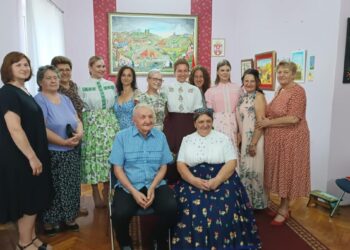 Spoločná fotografia organizátorov a účastníkov výstavy (foto: Nina Drakulićová)