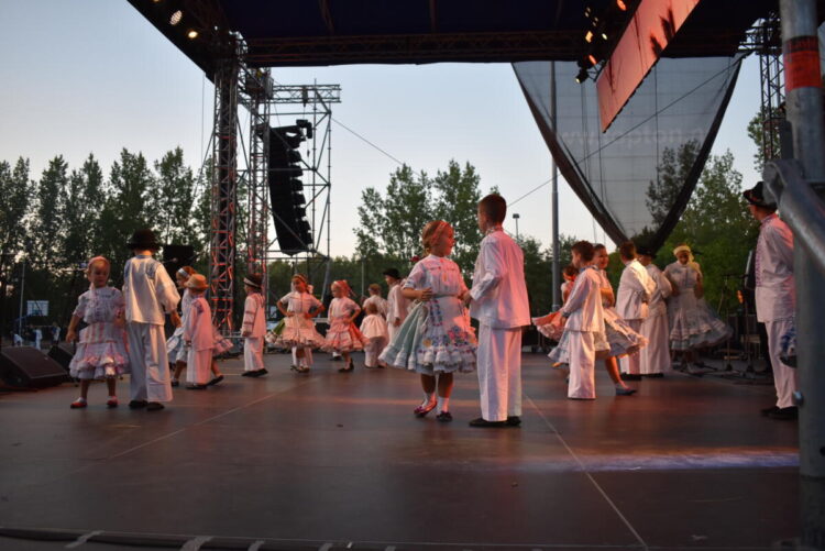Malí Hložančania zatancovali choreografiu Jaroslava Krišku: Kdeže si mi, moja milá bola
