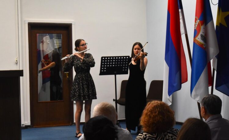 Hudobníčky Marína Cerovská (sprava) a Marta Milašinovićová