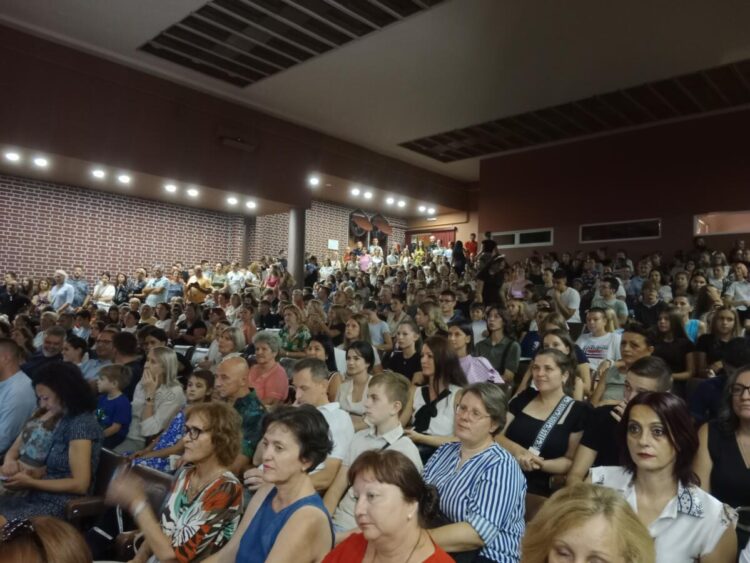 Divadelná sála bola tentoraz primalá pre početných odmenených žiakov a ich učiteľov – mentorov