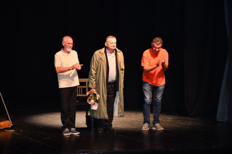 Poklona: režisér, herec a dramaturg