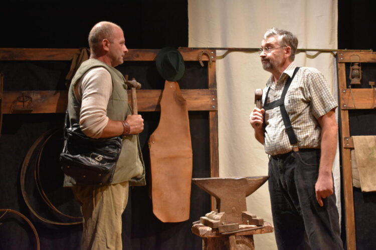 Medzi úspešnými predstaveniami vojvodinských Slovákov, ktoré bolo ocenené i na republikovej prehliadke, sú i staropazovskí Kováči v réžii Alexandra Baka