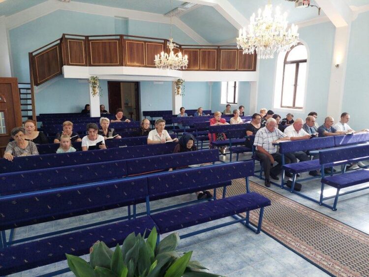 Na včerajších bohoslužbách k oslave posviacky kostola (foto: z archívu CZ v Petrovci)