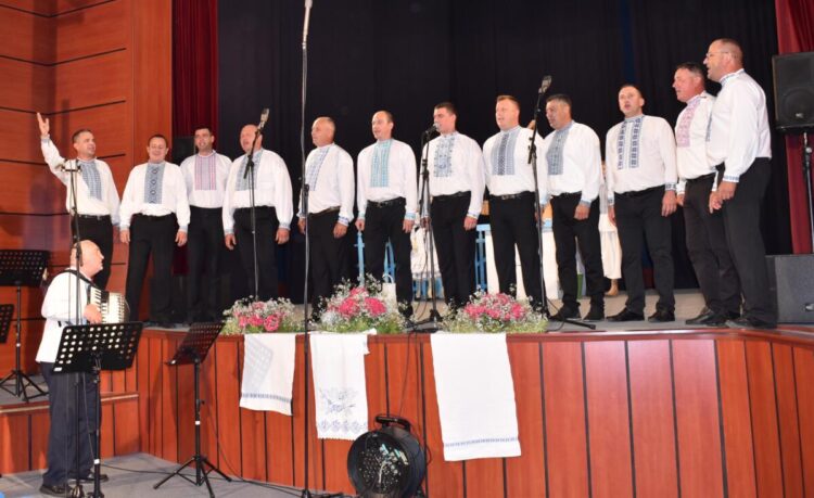 Kvalita tvorby a prezentácie hudobného folklóru hodnotí sa na Folklórnom festivale Tancuj, tancuj... v Hložanoch