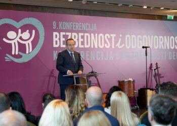 Podpredseda vlády Srbska a minister vnútra Ivica Dačić sa zúčastnil konferencie o bezpečnosti detí