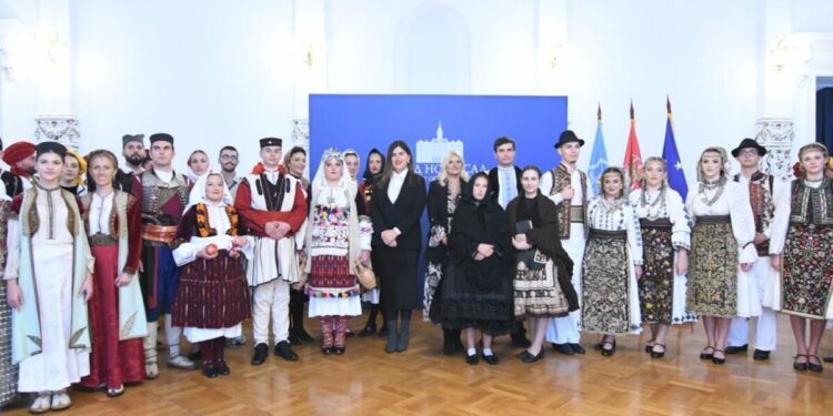 Spoločná fotografia z prijatia účastníkov v radnici v Novom Sade (foto: z archívu Zhromaždenia Mesta Nový Sad)