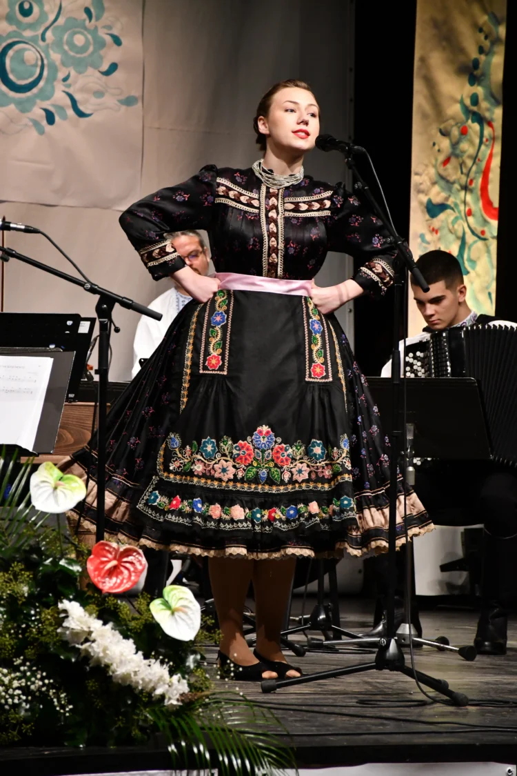 Dijana Pudelková, nositeľka Ceny za najautentickejší ľudový odev (foto: M. Pap)