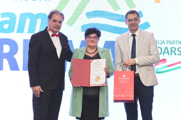 V mene organizátora Medzinárodného festivalu klobás Klobásafest Veľkú zlatú medailu prebrala Anna Horvátová