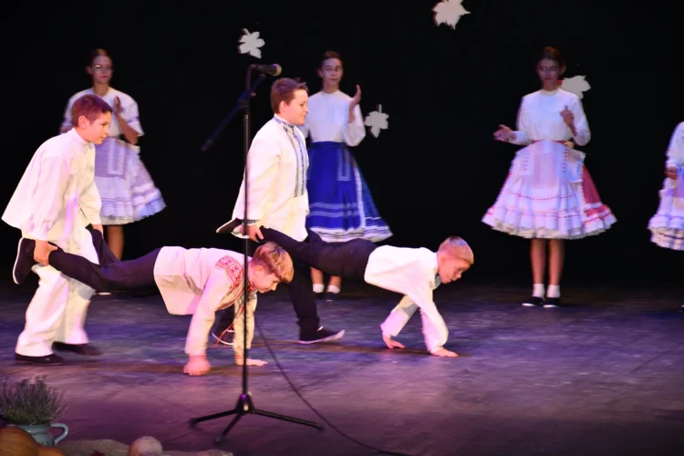 Tanečníci Petrovskej družiny