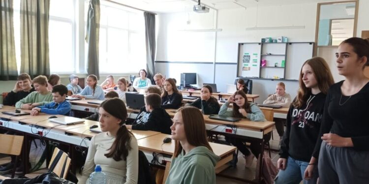 Pútavé prednášky o tolerancii pre žiakov vyšších ročníkov