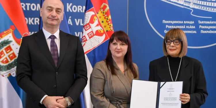 Certifikát prebrala predsedníčka Obce Báčsky Petrovec Viera Krstovská