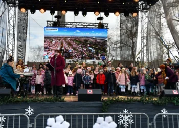 Otvorenie Vianočných trhov: príhovor predsedníčky obce
a besiedkari