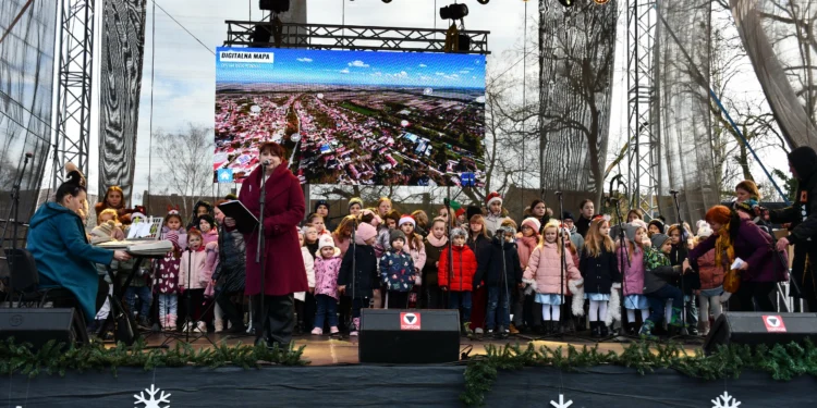 Otvorenie Vianočných trhov: príhovor predsedníčky obce
a besiedkari